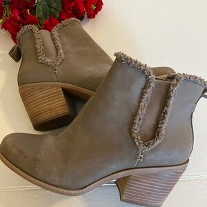 Toms Light Brown Women's Pull On Ankle Boot Size 9